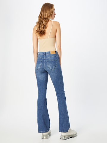 VERO MODA Flared Jeans 'Siga' in Blauw