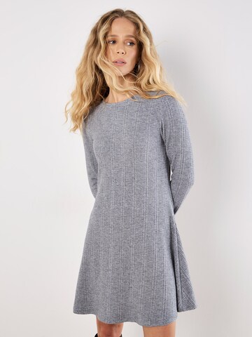 Robes en maille Apricot en gris : devant