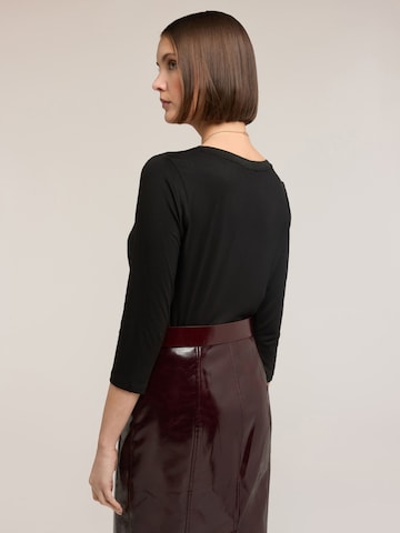 MOTIVI - Top en negro