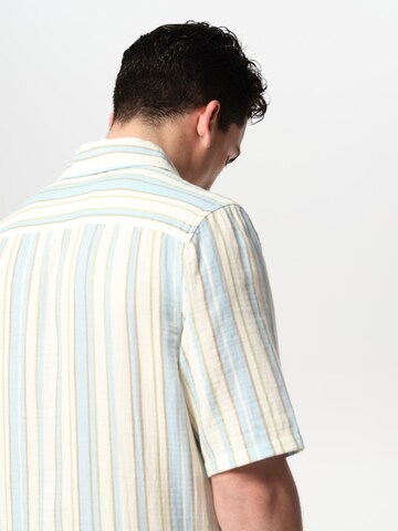 ABOUT YOU x Jaime Lorente Regular fit Button Up Shirt 'Carlos' in Blue