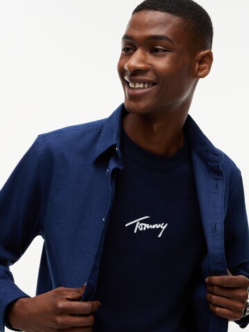Tommy Jeans Majica 'SIGNATURE PLAY' | modra barva