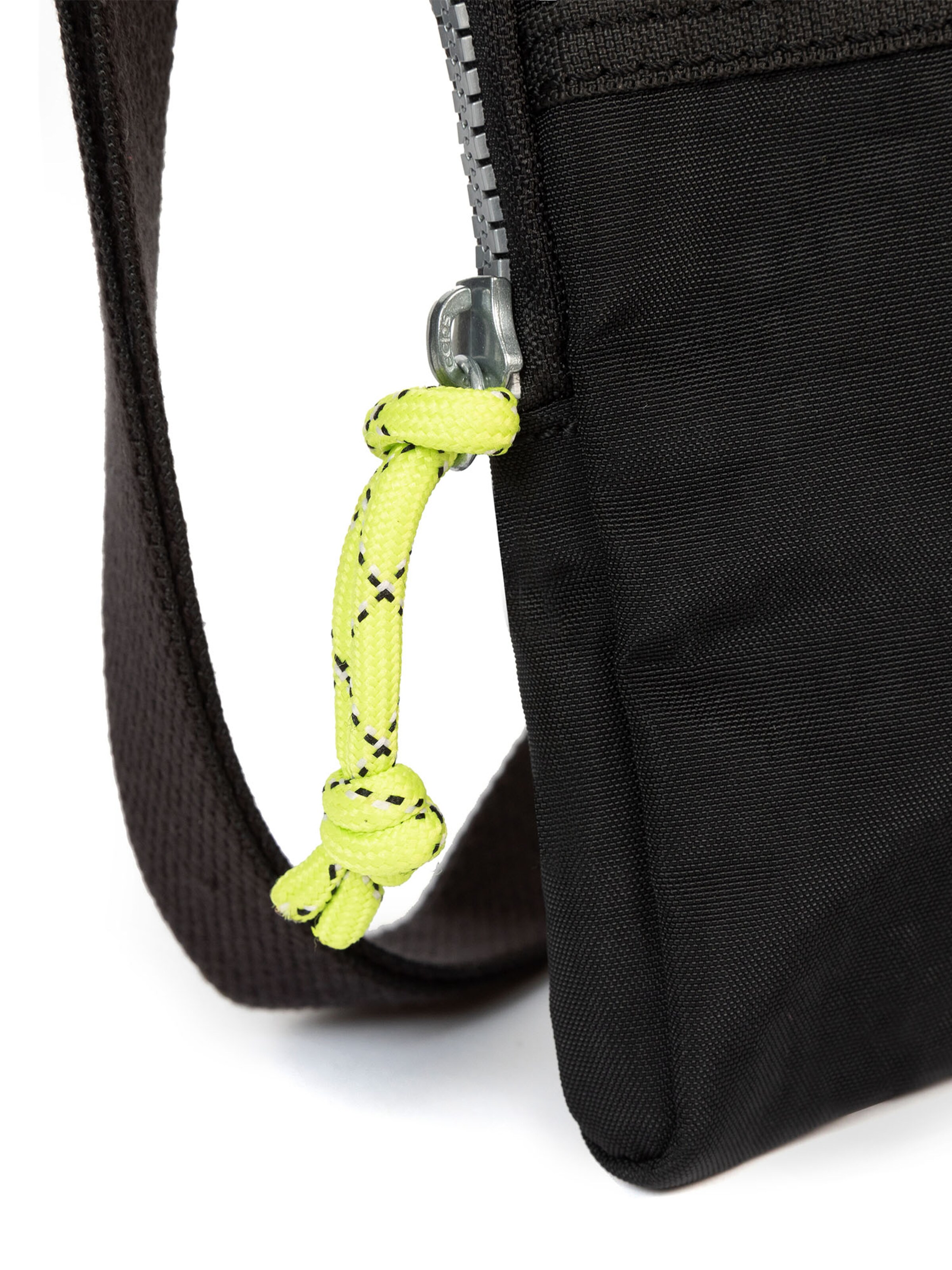 KIPLING Τσάντα ώμου 'Almiro' σε μαύρο