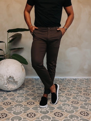 Richesse Regular Chino 'CORE STRAIGHT' in Bruin