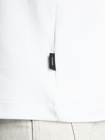 T-Shirt 'Slash' CHASIN' en blanc