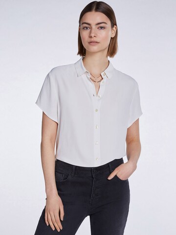 SET - Blusa em branco: frente