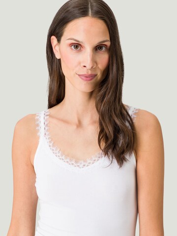 Haut zero en blanc