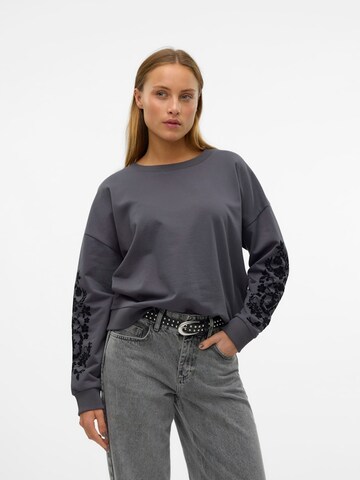 VERO MODA Μπλούζα φούτερ 'VMHELEN TRINA' σε γκρι: μπροστά