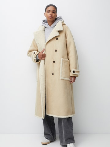 Pull&Bear Winter Coat in Beige: front