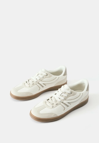 Sneaker low de la Pull&Bear pe maro
