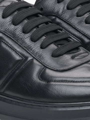 Baskets basses '4240-01' Estro en noir