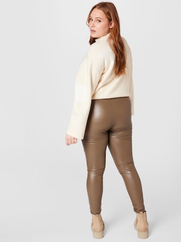 ONLY Carmakoma - Skinny Leggings 'Hanna' em castanho