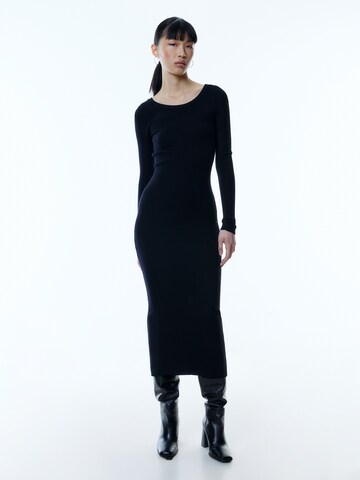 EDITED Трикотажное платье 'Oline' в Черный: спереди