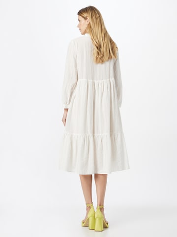 Robe 'SORCHA' DRYKORN en blanc