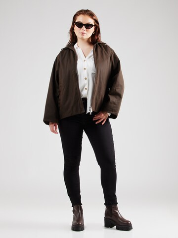 Vero Moda Curve Blouse 'Bumpy' in White