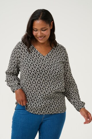KAFFE CURVE Bluse i sort: forside