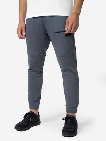 4F - Tapered Pantalón deportivo en gris: frente