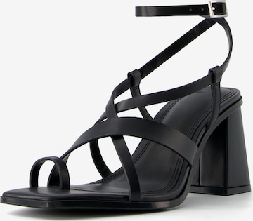 Bershka Sandal i svart: framsida