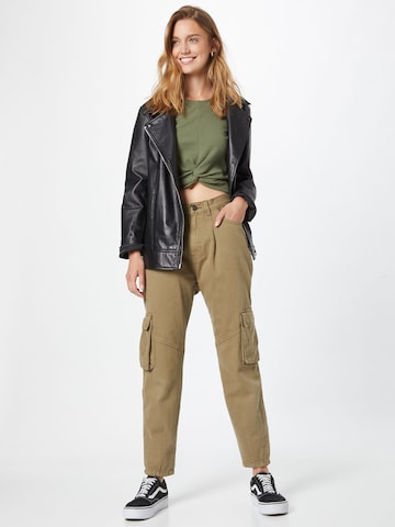 Urban Classics Regular Cargo Pants in Green