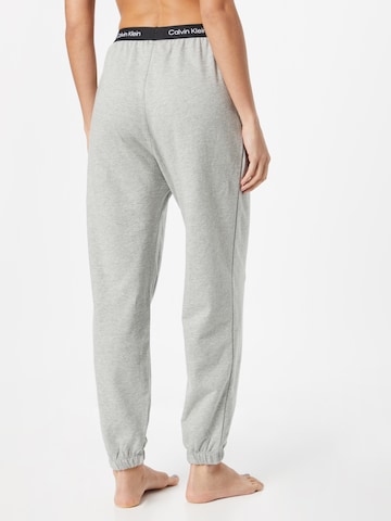 Calvin Klein Underwear Zúžený Kalhoty se sklady v pase – šedá