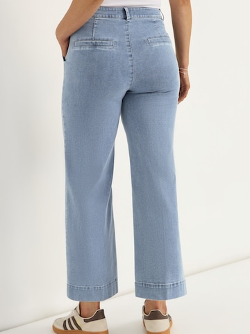 Cellbes of Sweden Bootcut Breite Knöcheljeans mit genähten Bügelfalten in Blau