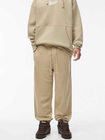 Pull&Bear Tapered Broek in Beige: voorkant