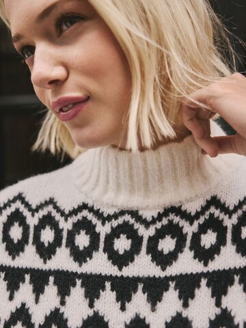 Pulover de la Next pe alb