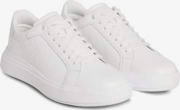 Baskets basses Calvin Klein en blanc : devant