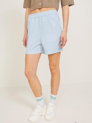 JJXX Regular Shorts 'Poppy' in Blau: predná strana