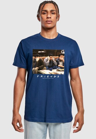 ABSOLUTE CULT T-Shirt 'Friends - Three Wise Guys' in Blau: Vorderseite