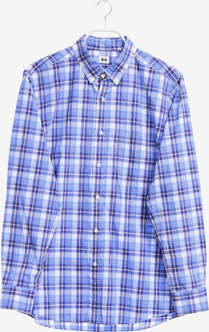 UNIQLO Button Up Shirt in M in Blue: front