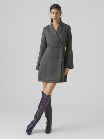 Robe VERO MODA en gris