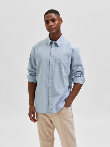 SELECTED HOMME Regular fit Button Up Shirt 'Axel' in Blue: front