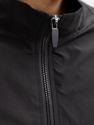 JACK & JONES Välikausitakki 'JJECHARGE' värissä musta