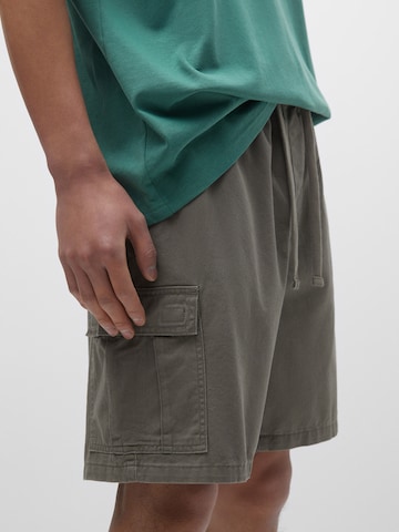 Loosefit Pantalon cargo Pull&Bear en vert