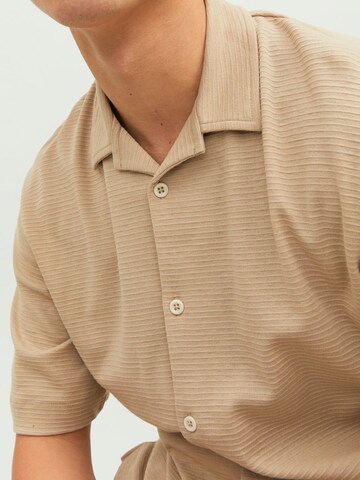 JACK & JONES Comfort fit Button Up Shirt in Beige