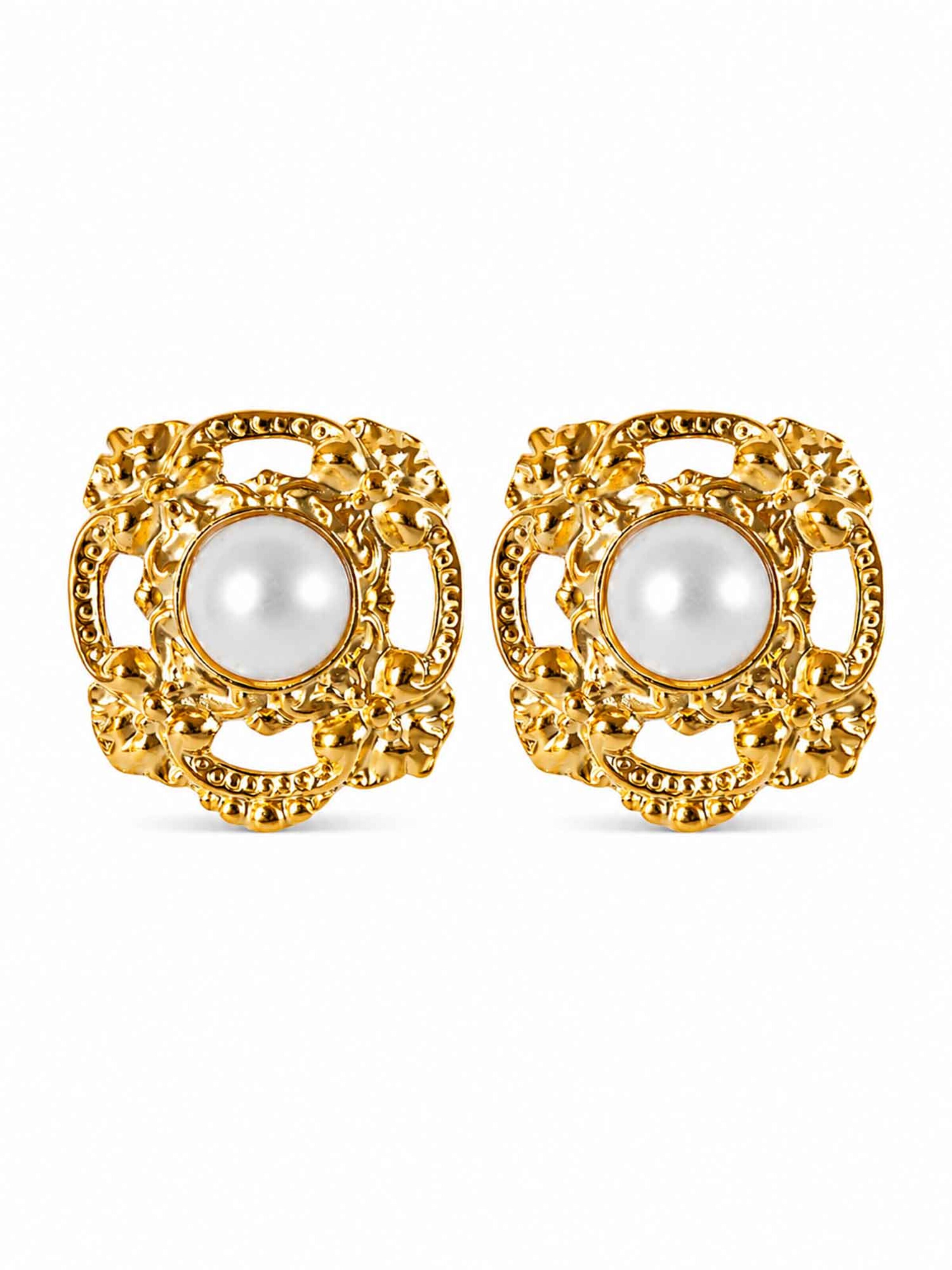 RteRme Náušnice 'Classic Acrylic Pearl Gold Stud Earrings' – zlatá: přední strana