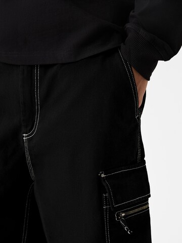 Bershka Loose fit Cargo trousers in Black