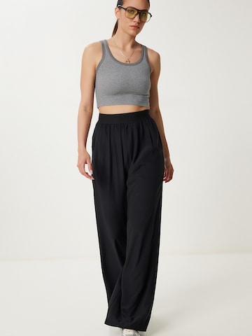 Happiness İstanbul Wide Leg Housut värissä musta