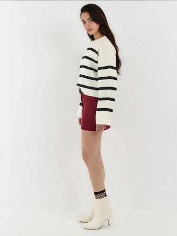 Hiccup - Pullover em branco