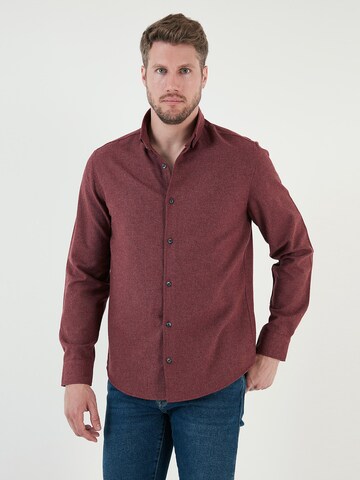 Coupe regular Chemise Buratti en rouge : devant