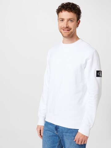 Calvin Klein Jeans Sweatshirt i vit: framsida