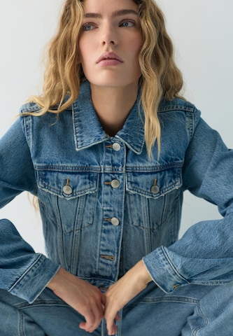 Geacă de primăvară-toamnă de la Pull&Bear pe albastru