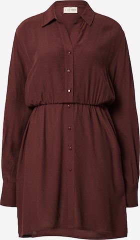 Robe-chemise 'Delia' A LOT LESS en marron : devant