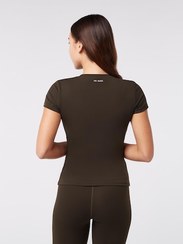YO-GAYA Sporttop 'Short Sleeve Top' in Bruin