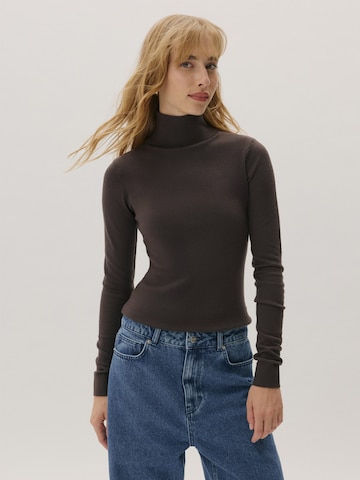 Pull-over KAVAZI en marron : devant
