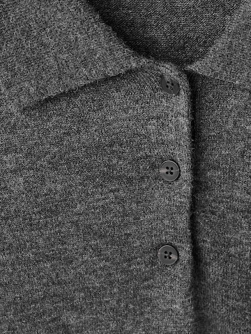 MANGO Пуловер 'ACADEMIA' в сиво