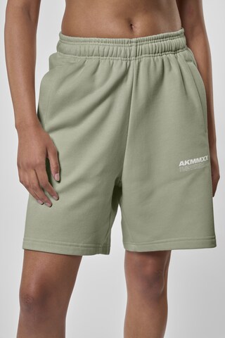 Loosefit Pantaloni 'MarsAK' di Alife and Kickin in verde: frontale