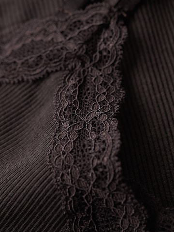 Superdry Top 'Essentials' - fekete