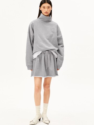 ARMEDANGELS Sweatshirt in Grey: front