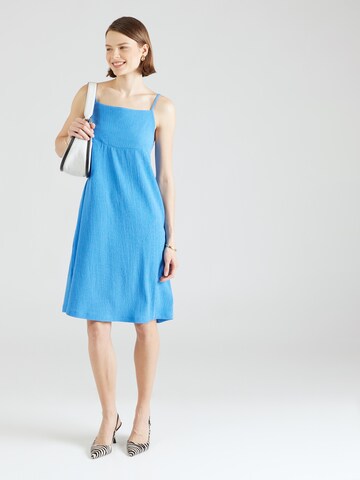 b.young - Vestido de verano 'ROSA' en azul: frente